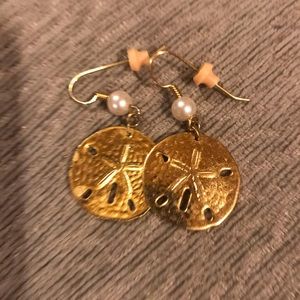 Gold colored Sand dollar earrings pierced